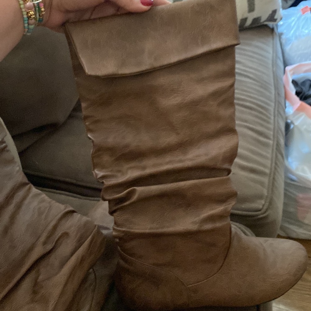 Boots - Picture 6 of 7
